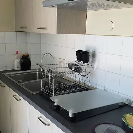 Climatise Pour 4, A 100m De La Plage, - Fr-1-388-104 דירה *